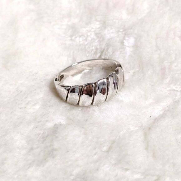 Vintage Sterling Silver Diagonal Groove or Crossoint Style Ring - Picture 1 of 12